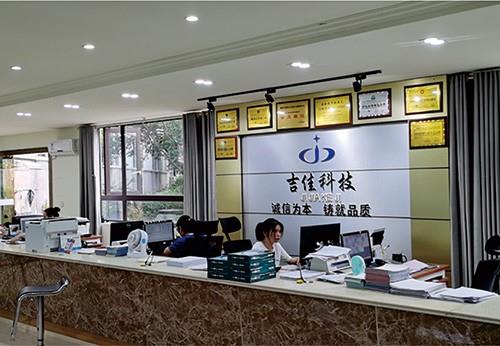 辦公區(qū)一側(cè)